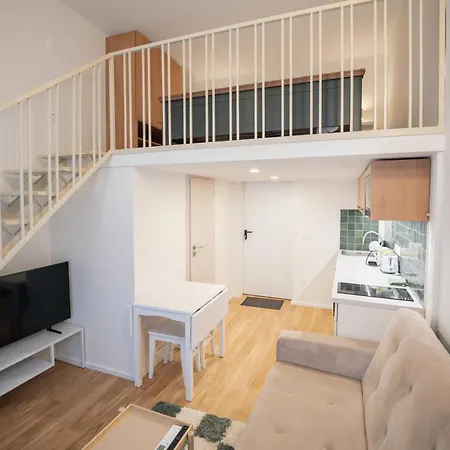 Apartman I Got 5 On It #4 - Brand New By Pink Flamingo